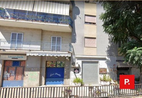 Locale commerciale in affitto a Caserta