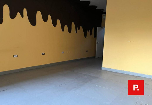 Locale commerciale in affitto a Caserta