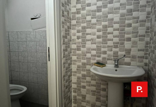 Locale commerciale in affitto a Caserta