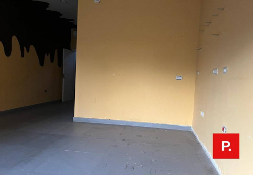 Locale commerciale in affitto a Caserta