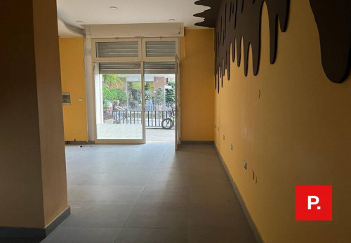 Locale commerciale in affitto a Caserta