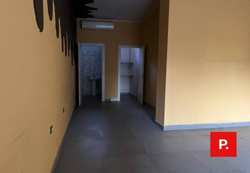 Locale commerciale in affitto a Caserta