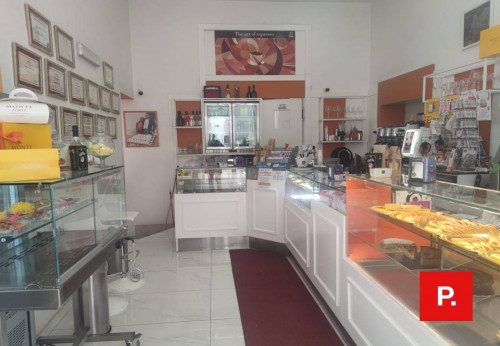 Locale commerciale in vendita a Caserta