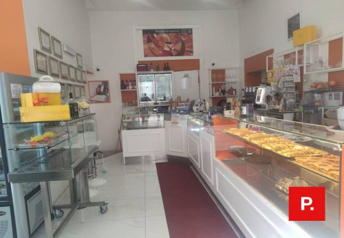 Locale commerciale in vendita a Caserta