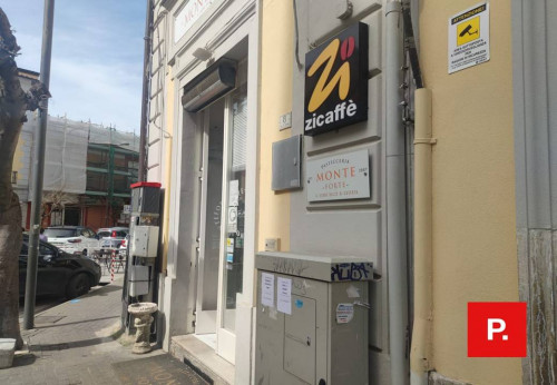 Locale commerciale in vendita a Caserta