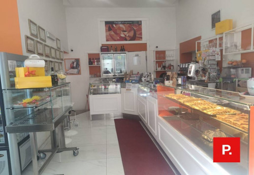 Locale commerciale in vendita a Caserta