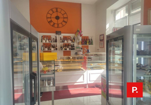 Locale commerciale in vendita a Caserta