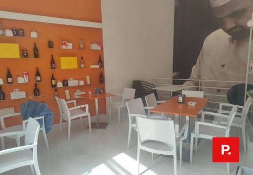 Locale commerciale in vendita a Caserta