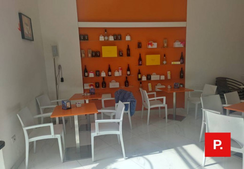 Locale commerciale in vendita a Caserta