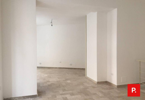 Locale commerciale in vendita a Caserta