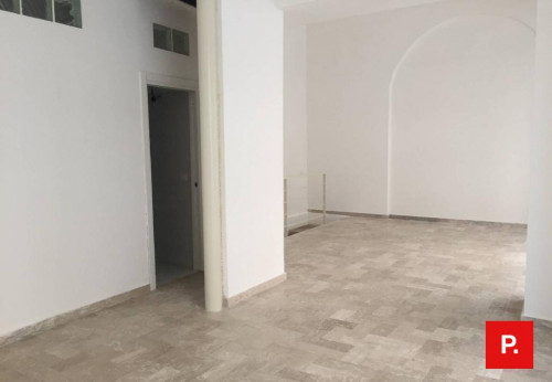 Locale commerciale in vendita a Caserta