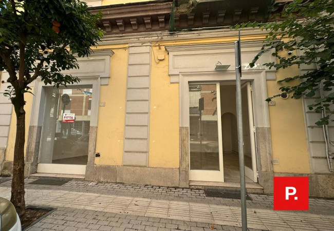 Locale commerciale in vendita a Caserta