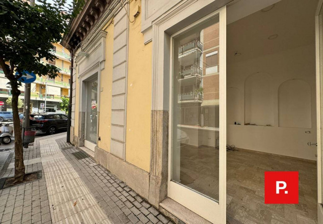 Locale commerciale in vendita a Caserta
