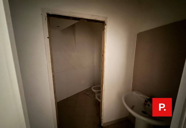 Locale commerciale in vendita a Caserta