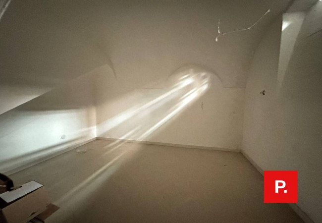 Locale commerciale in vendita a Caserta