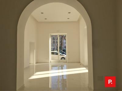 Locale commerciale in vendita a Caserta