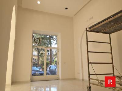 Locale commerciale in vendita a Caserta