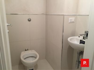 Locale commerciale in vendita a Caserta