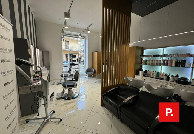 Locale commerciale in vendita a Caserta