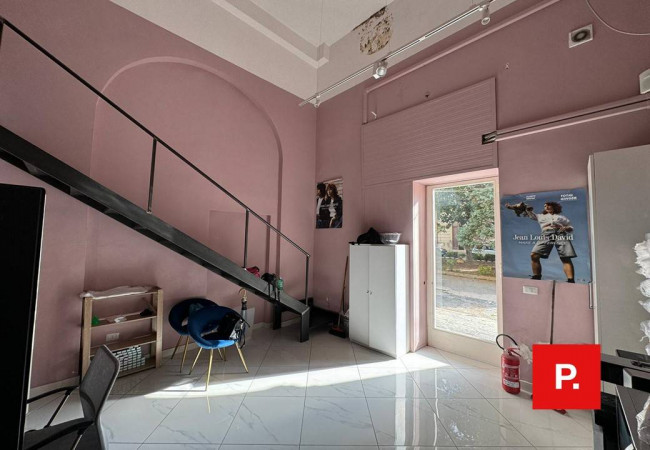 Locale commerciale in vendita a Caserta