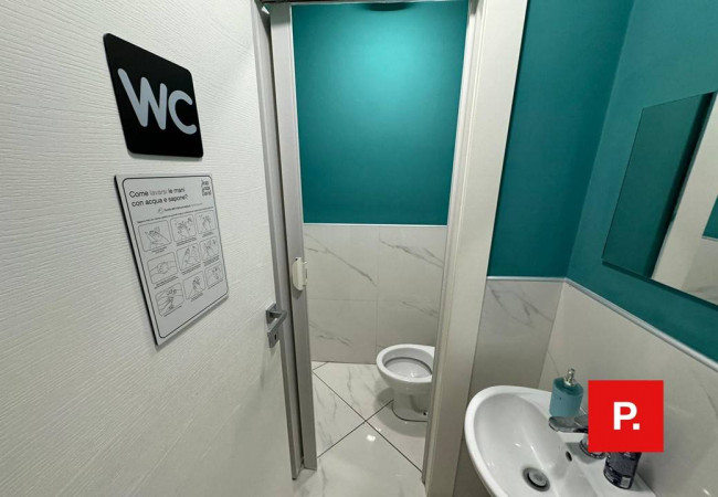 Locale commerciale in vendita a Caserta