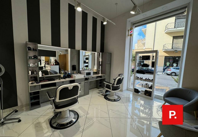 Locale commerciale in vendita a Caserta