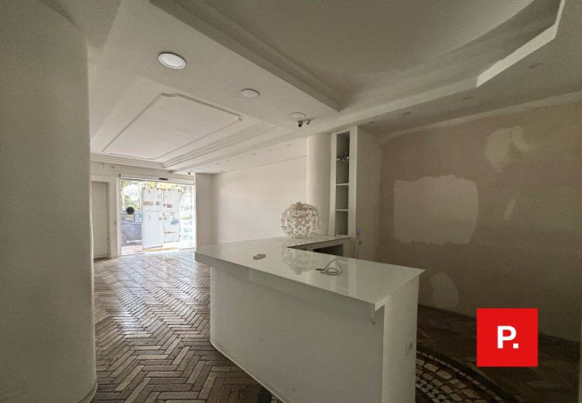 Locale commerciale in affitto a Caserta