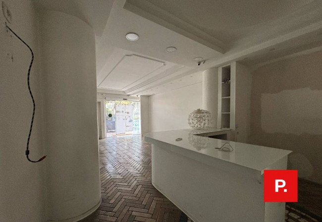 Locale commerciale in affitto a Caserta