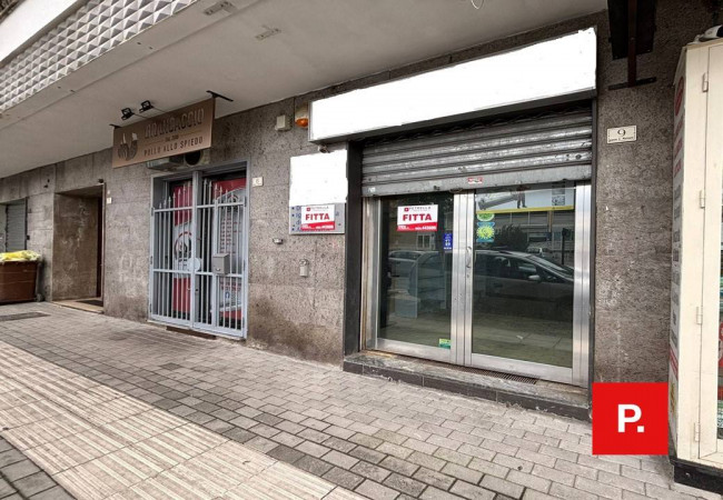 Locale commerciale in affitto a Caserta