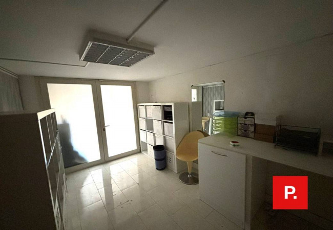 Locale commerciale in affitto a Caserta
