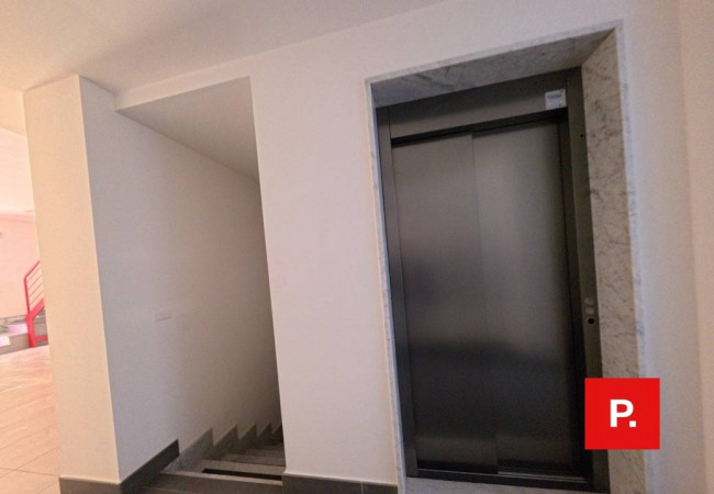 Locale commerciale in affitto a Caserta