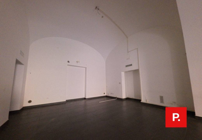 Locale commerciale in affitto a Caserta