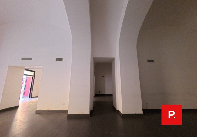 Locale commerciale in affitto a Caserta