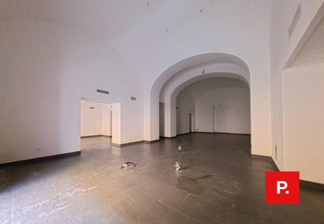 Locale commerciale in affitto a Caserta