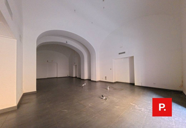 Locale commerciale in affitto a Caserta