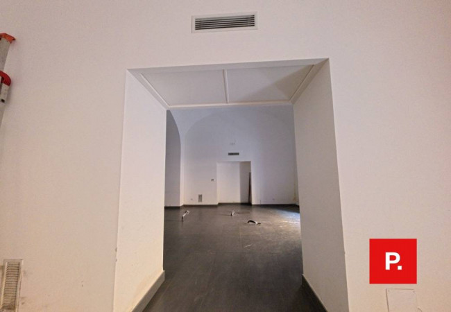 Locale commerciale in affitto a Caserta