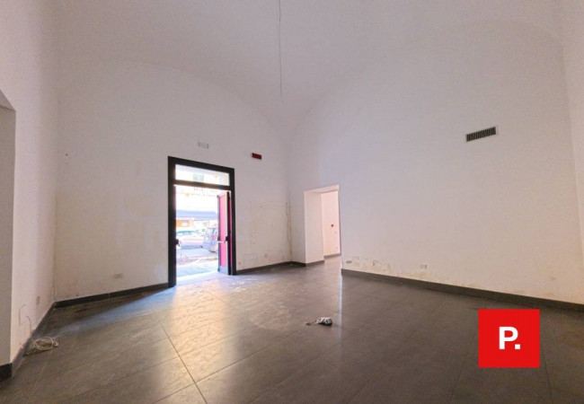 Locale commerciale in affitto a Caserta