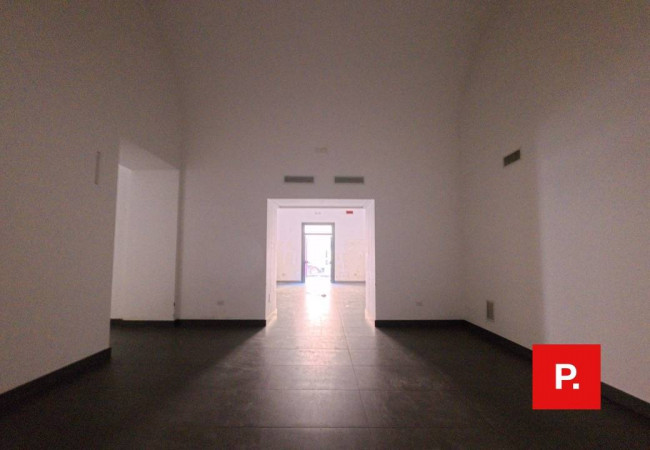 Locale commerciale in affitto a Caserta