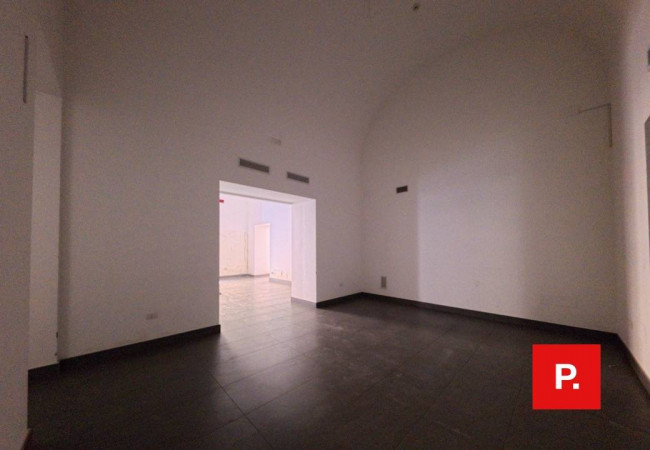Locale commerciale in affitto a Caserta
