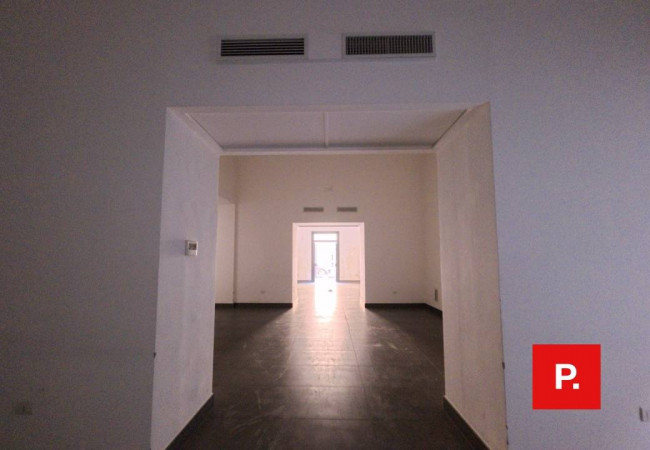 Locale commerciale in affitto a Caserta