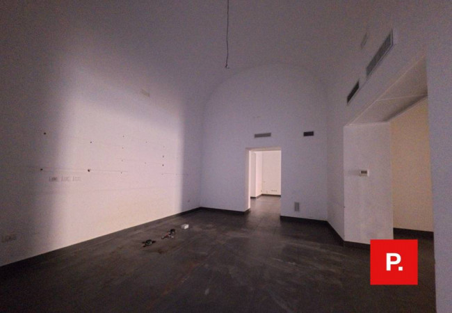 Locale commerciale in affitto a Caserta