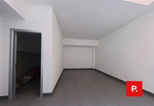 Locale commerciale in affitto a Caserta