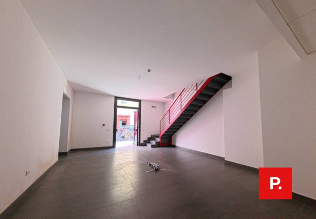 Locale commerciale in affitto a Caserta
