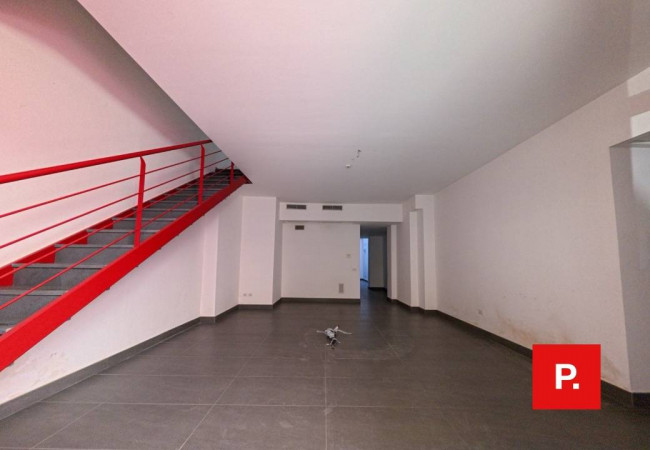 Locale commerciale in affitto a Caserta