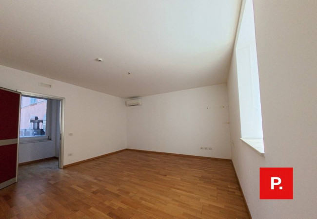 Locale commerciale in affitto a Caserta