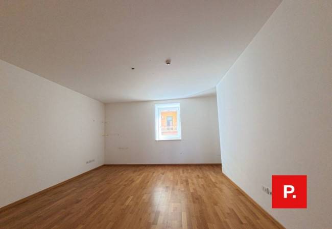 Locale commerciale in affitto a Caserta