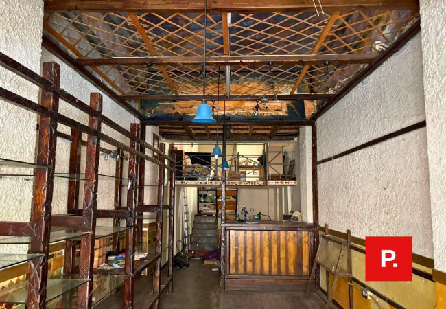 Locale commerciale in vendita a Caserta