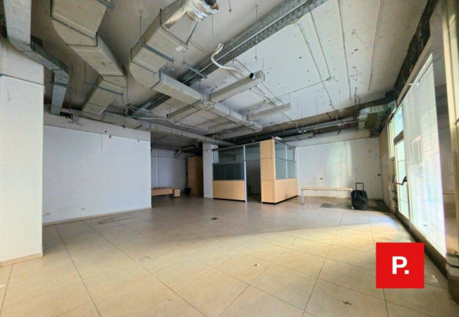 Locale commerciale in affitto a Santa Maria Capua Vetere