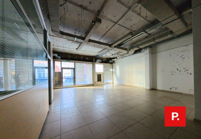 Locale commerciale in affitto a Santa Maria Capua Vetere