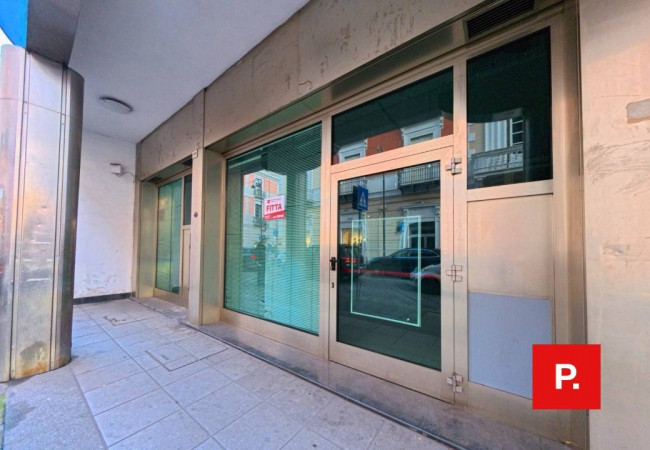 Locale commerciale in affitto a Santa Maria Capua Vetere